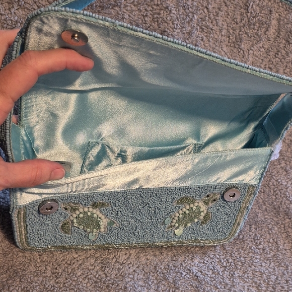 Viral Beaded Sea Turtle Shoulder Bag - Picture 4 of 4